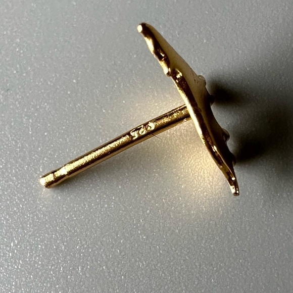 14k Gold Howling Wolf Stud Earrings - Picture 4 of 8